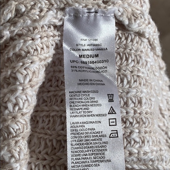 Sweater with 3/4 length sleeves & zipper front - Picture 3 of 4